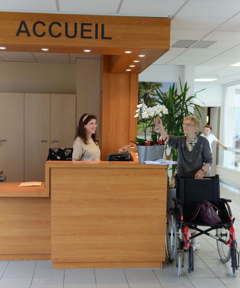 Salle de restauration de la maison de retraite La Roselière située en Alsace dans le Haut-Rhin à Kunheim