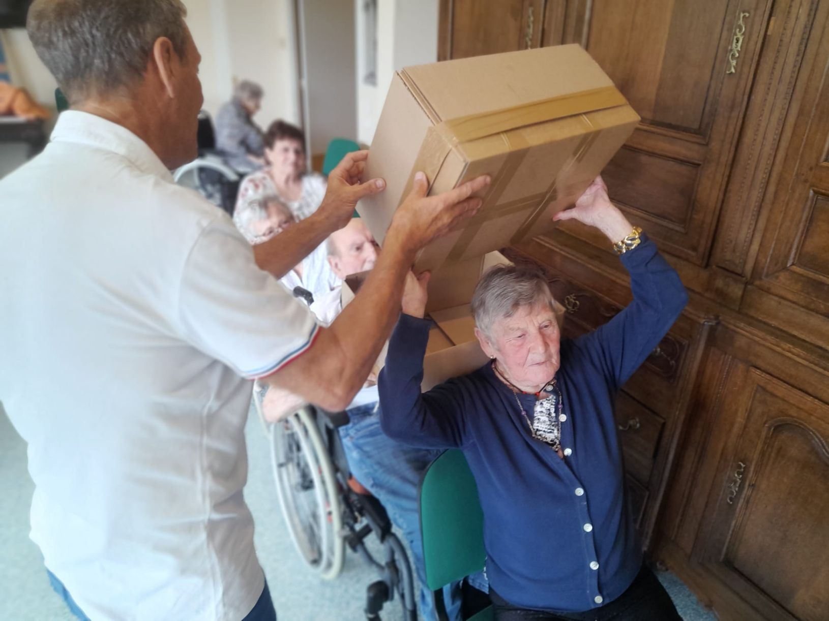 Salle de restauration de la maison de retraite La Roselière située en Alsace dans le Haut-Rhin à Kunheim