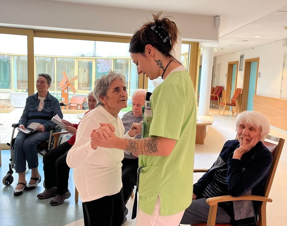 Salle de restauration de la maison de retraite La Roselière située en Alsace dans le Haut-Rhin à Kunheim